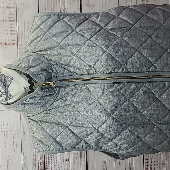 Old Navy quilted gray vest - Picture 3 of 8
